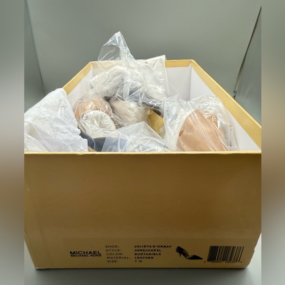 Julieta Two Tone D'orsay Pumps In Black and Tan Leather/ Womens Size 7/ NIB - Picture 2 of 9